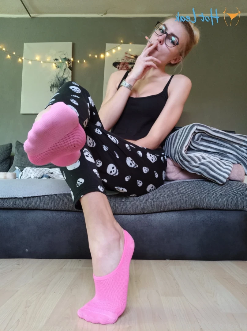 Emmysfeetandsocks [ emmyfeetandsocks ] Onlyfans leaked photo 11472549 on Hotleaks.tv