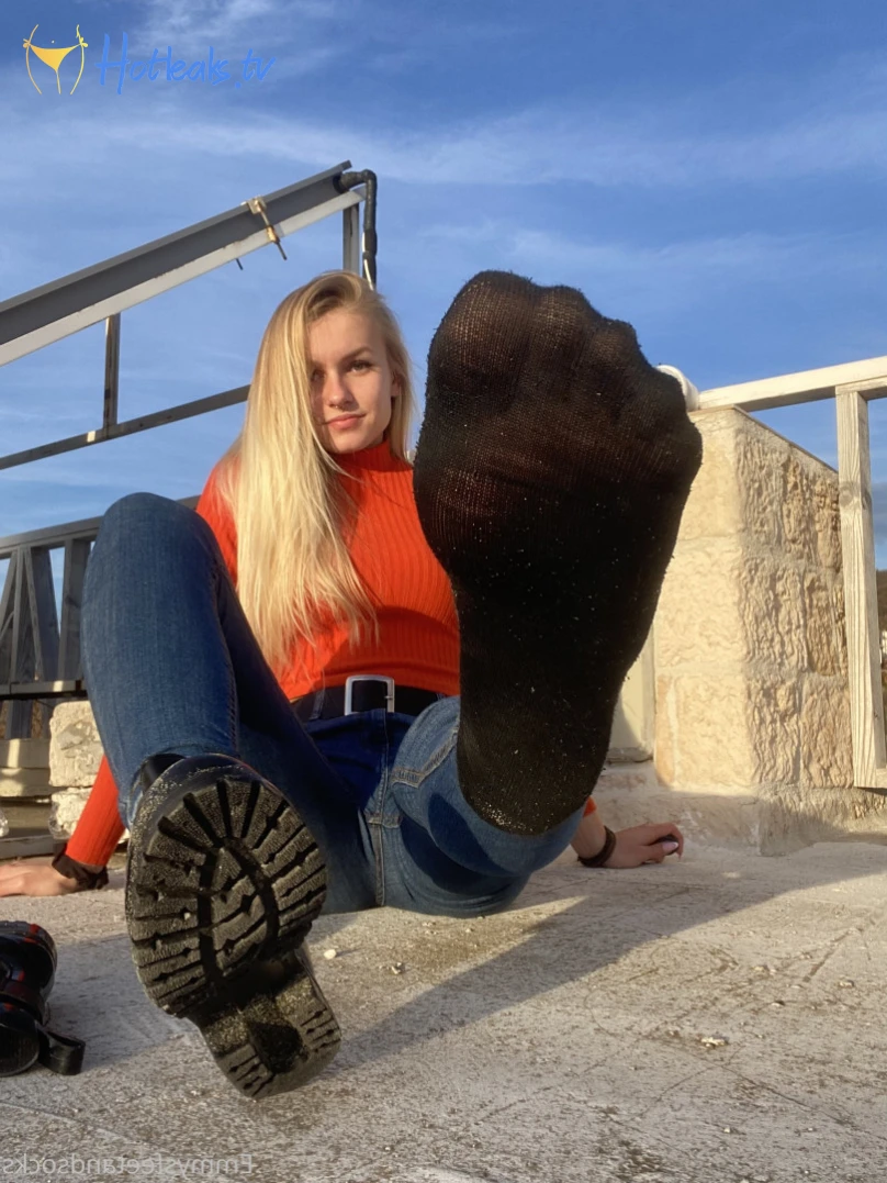 Emmysfeetandsocks [ emmyfeetandsocks ] Onlyfans leaked photo 11667349 on Hotleaks.tv