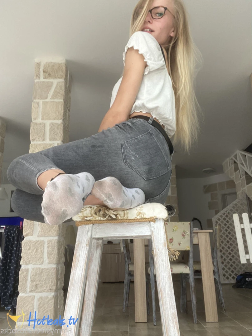 Emmysfeetandsocks [ emmyfeetandsocks ] Onlyfans leaked photo 12095881 on Hotleaks.tv