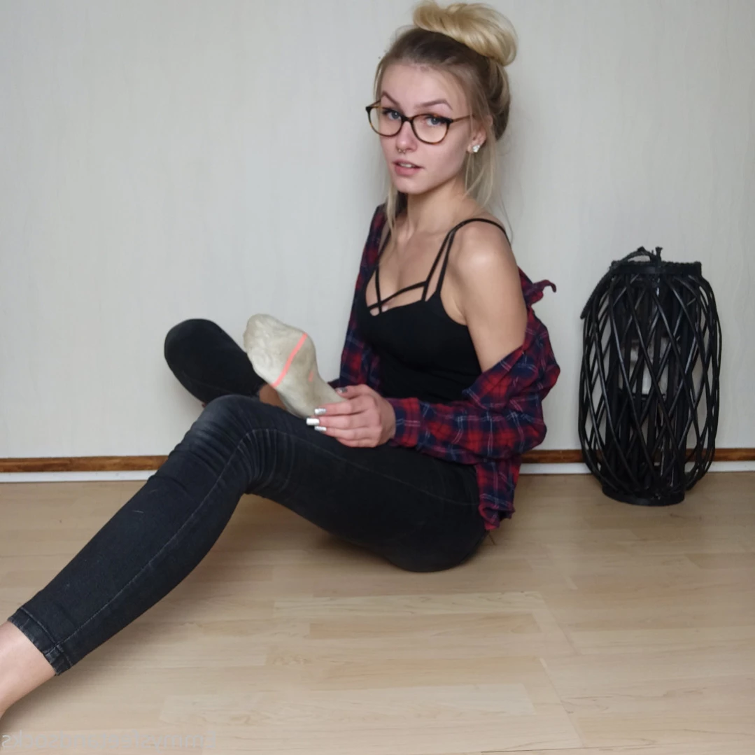 Emmysfeetandsocks [ emmyfeetandsocks ] Onlyfans leaked photo 12155573 on Hotleaks.tv