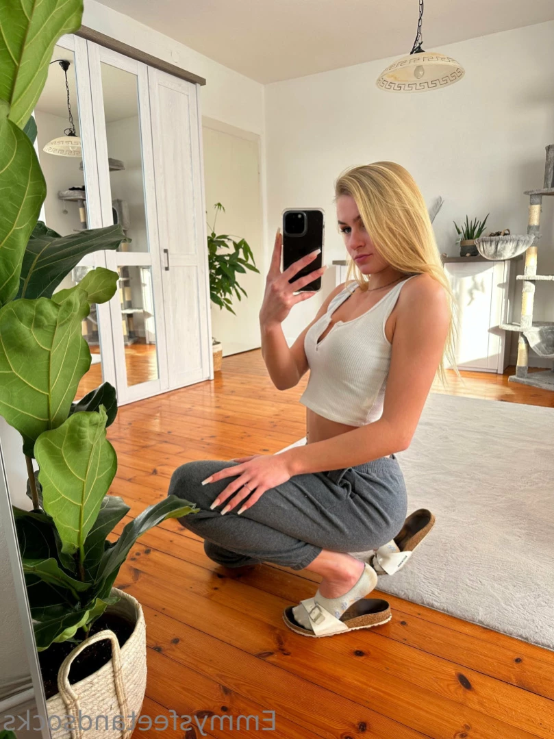 Emmysfeetandsocks [ emmyfeetandsocks ] Onlyfans leaked photo 12163560 on Hotleaks.tv