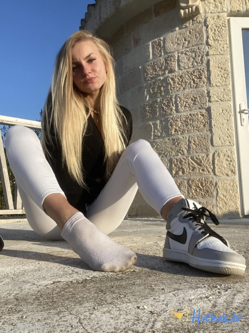 Emmysfeetandsocks [ emmyfeetandsocks ] Onlyfans leaked photo 12210401 on Hotleaks.tv