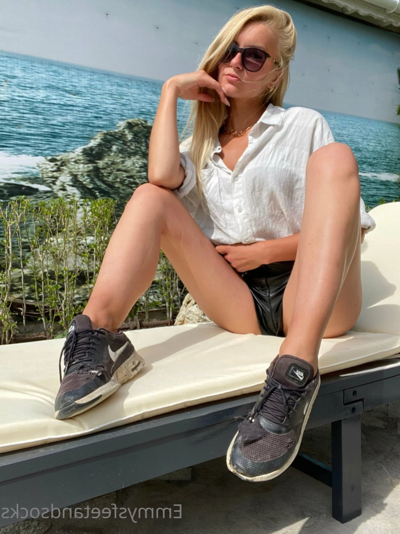 Emmysfeetandsocks [ emmyfeetandsocks ] Onlyfans leaked photo 12228945 on Hotleaks.tv