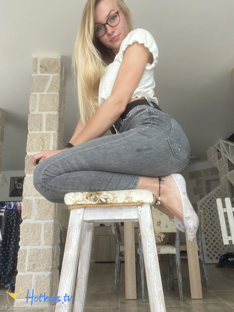 Emmysfeetandsocks [ emmyfeetandsocks ] Onlyfans leaked photo 12233823 on Hotleaks.tv