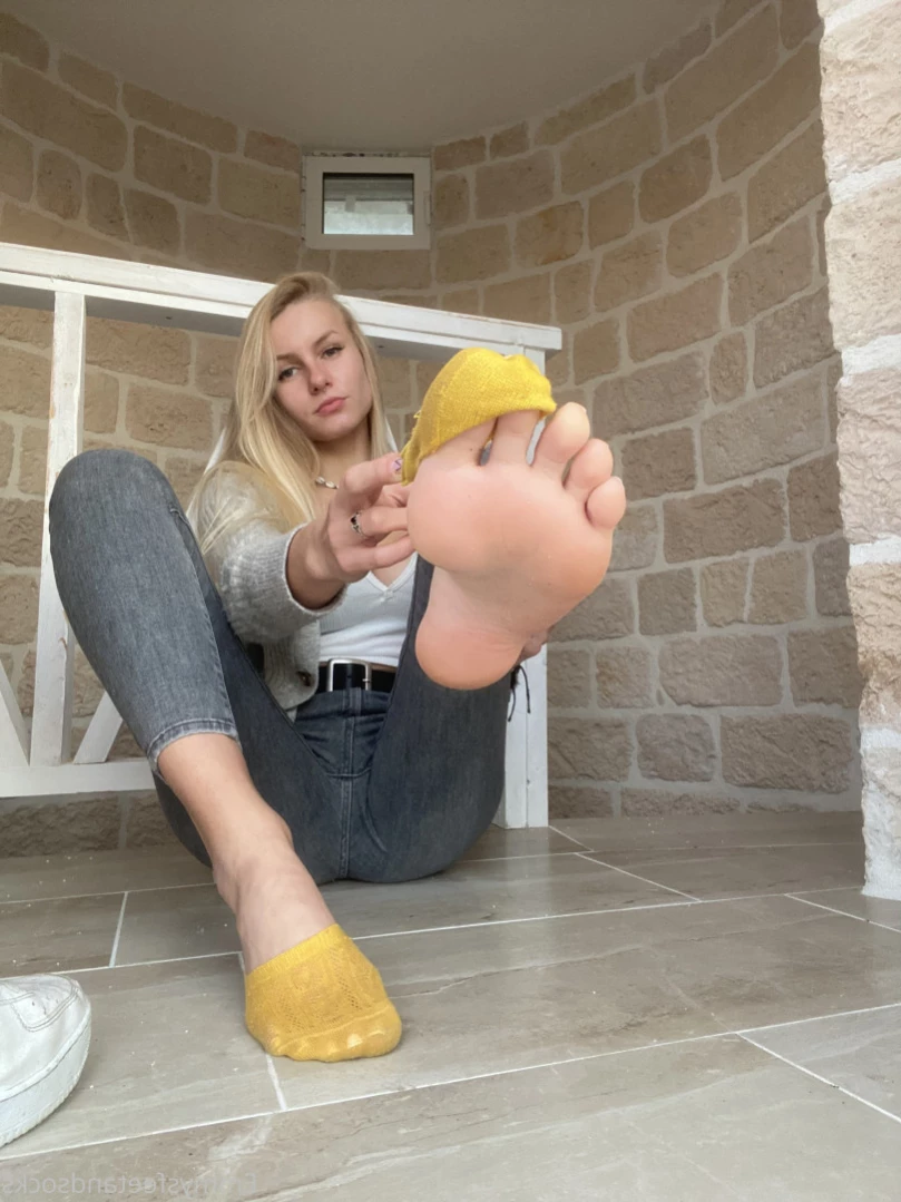 Emmysfeetandsocks [ emmyfeetandsocks ] Onlyfans leaked photo 12513053 on Hotleaks.tv