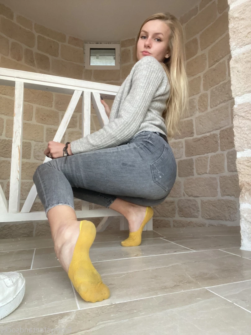 Emmysfeetandsocks [ emmyfeetandsocks ] Onlyfans leaked photo 12889520 on Hotleaks.tv