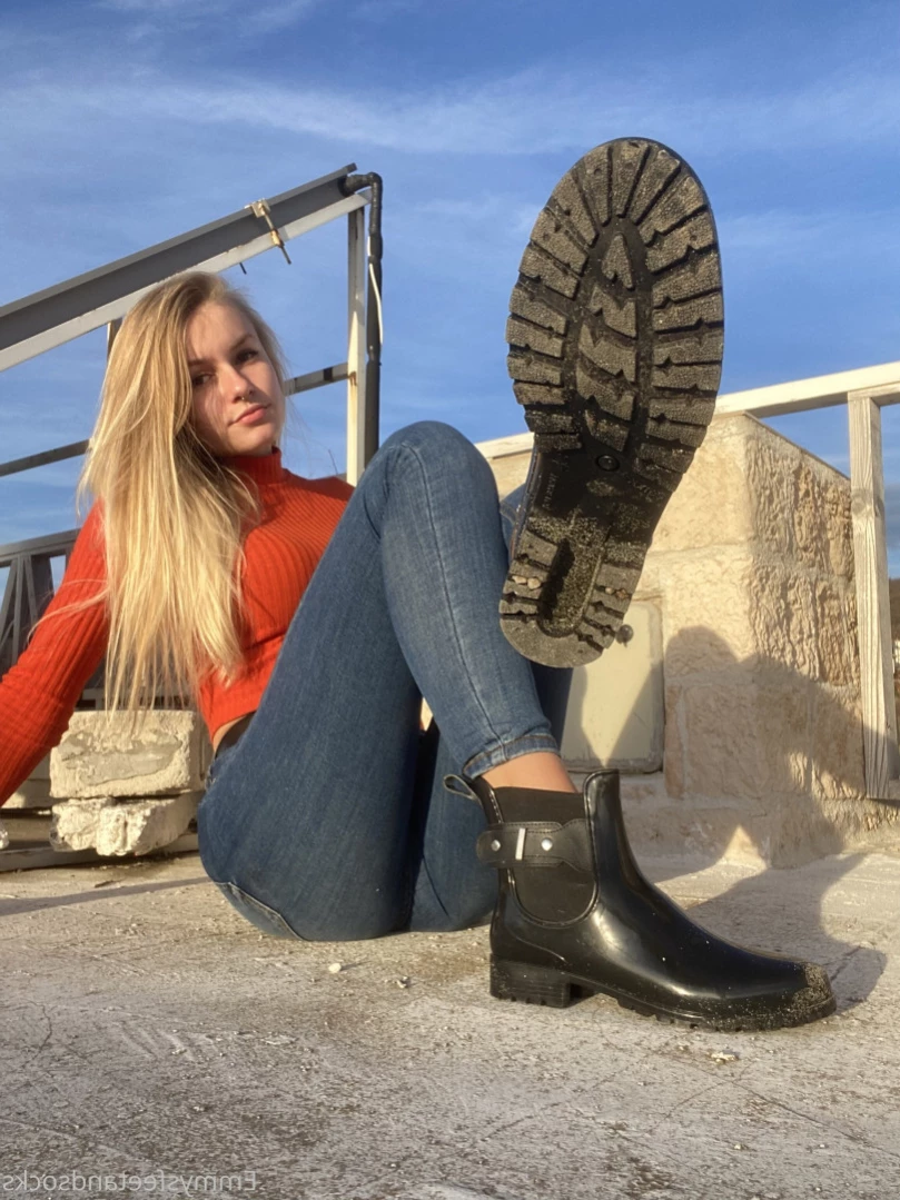 Emmysfeetandsocks [ emmyfeetandsocks ] Onlyfans leaked photo 13250373 on Hotleaks.tv