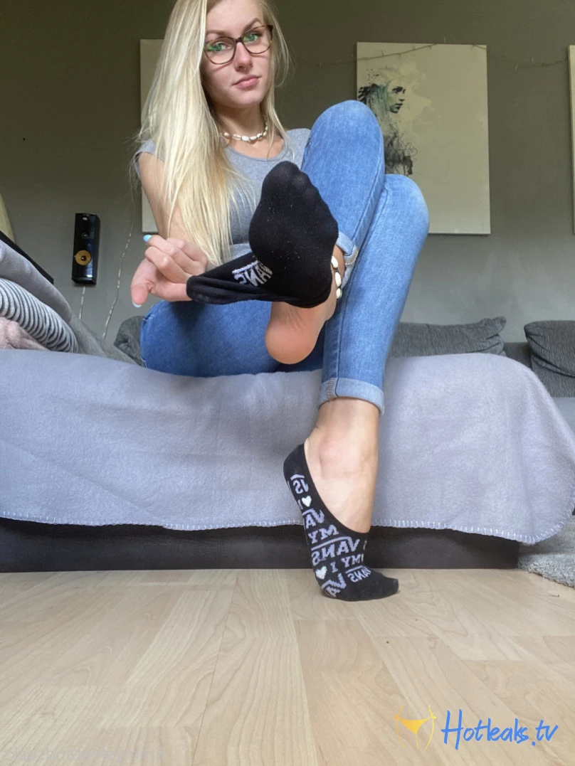 Emmysfeetandsocks [ emmyfeetandsocks ] Onlyfans leaked photo 13669861 on Hotleaks.tv