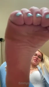 Emmysfeetandsocks [ emmyfeetandsocks ] Onlyfans leaked video 13861384 on Hotleaks.tv