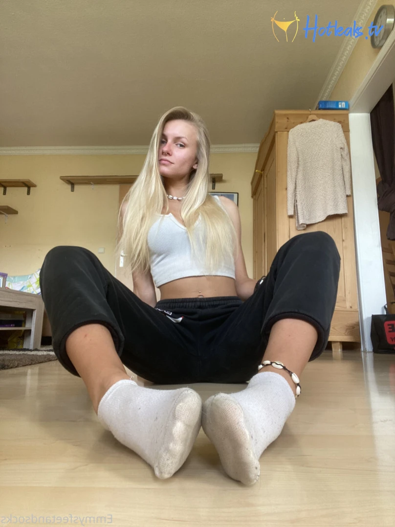 Emmysfeetandsocks [ emmyfeetandsocks ] Onlyfans leaked photo 13916183 on Hotleaks.tv