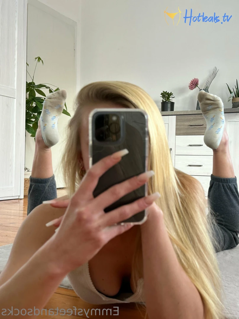 Emmysfeetandsocks [ emmyfeetandsocks ] Onlyfans leaked photo 14544591 on Hotleaks.tv