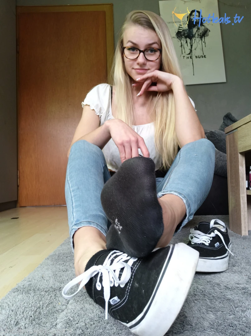 Emmysfeetandsocks [ emmyfeetandsocks ] Onlyfans leaked photo 14652383 on Hotleaks.tv