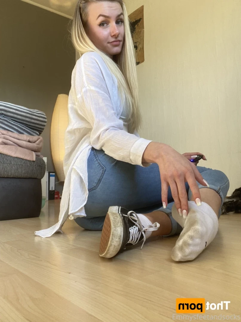 Emmysfeetandsocks [ emmyfeetandsocks ] Onlyfans leaked photo 14740512 on Hotleaks.tv