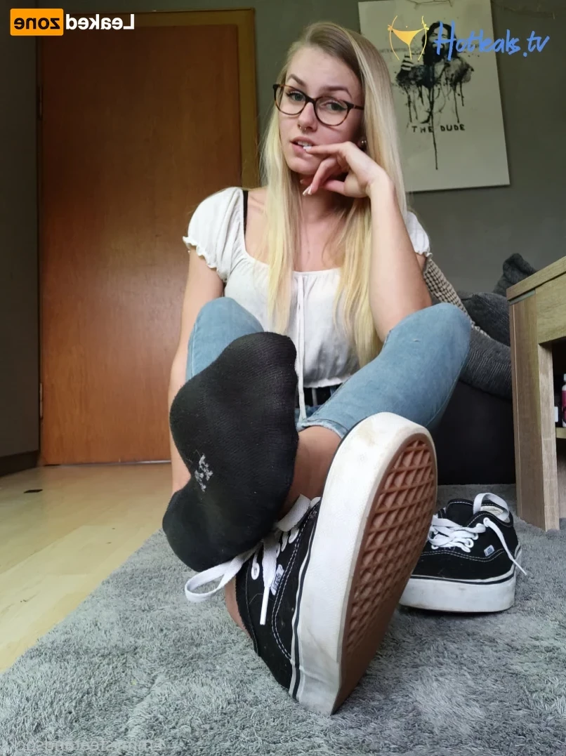 Emmysfeetandsocks [ emmyfeetandsocks ] Onlyfans leaked photo 14922360 on Hotleaks.tv
