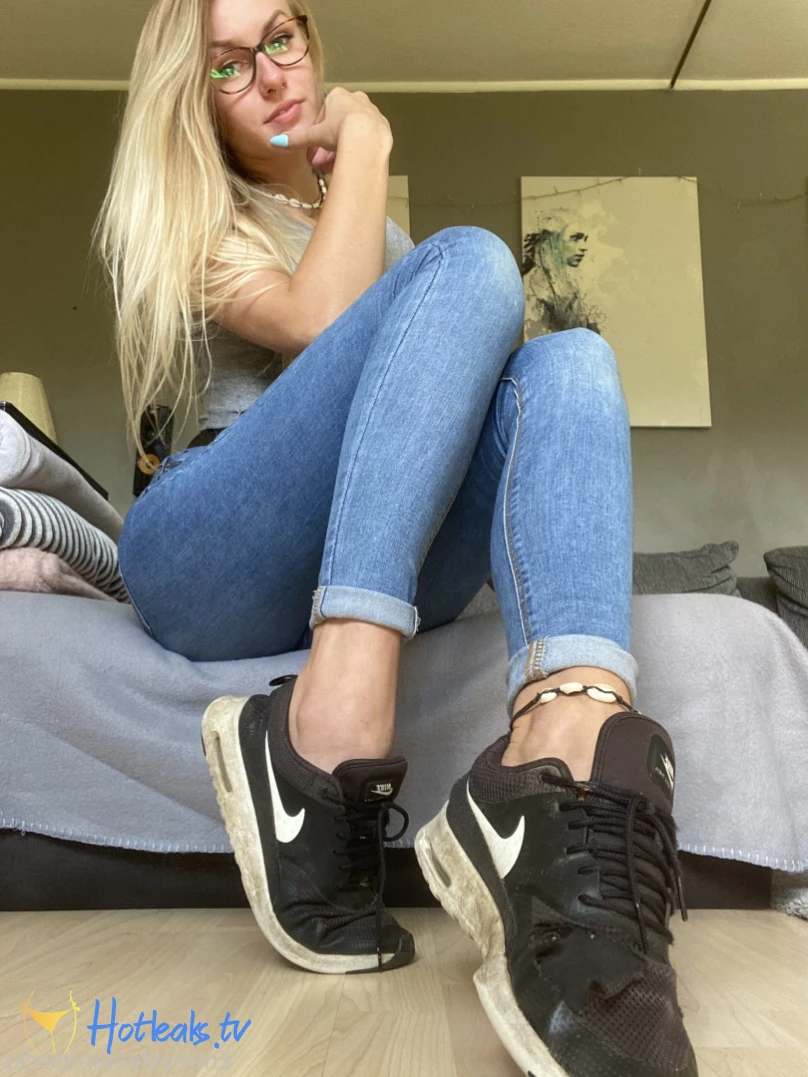 Emmysfeetandsocks [ emmyfeetandsocks ] Onlyfans leaked photo 14996471 on Hotleaks.tv