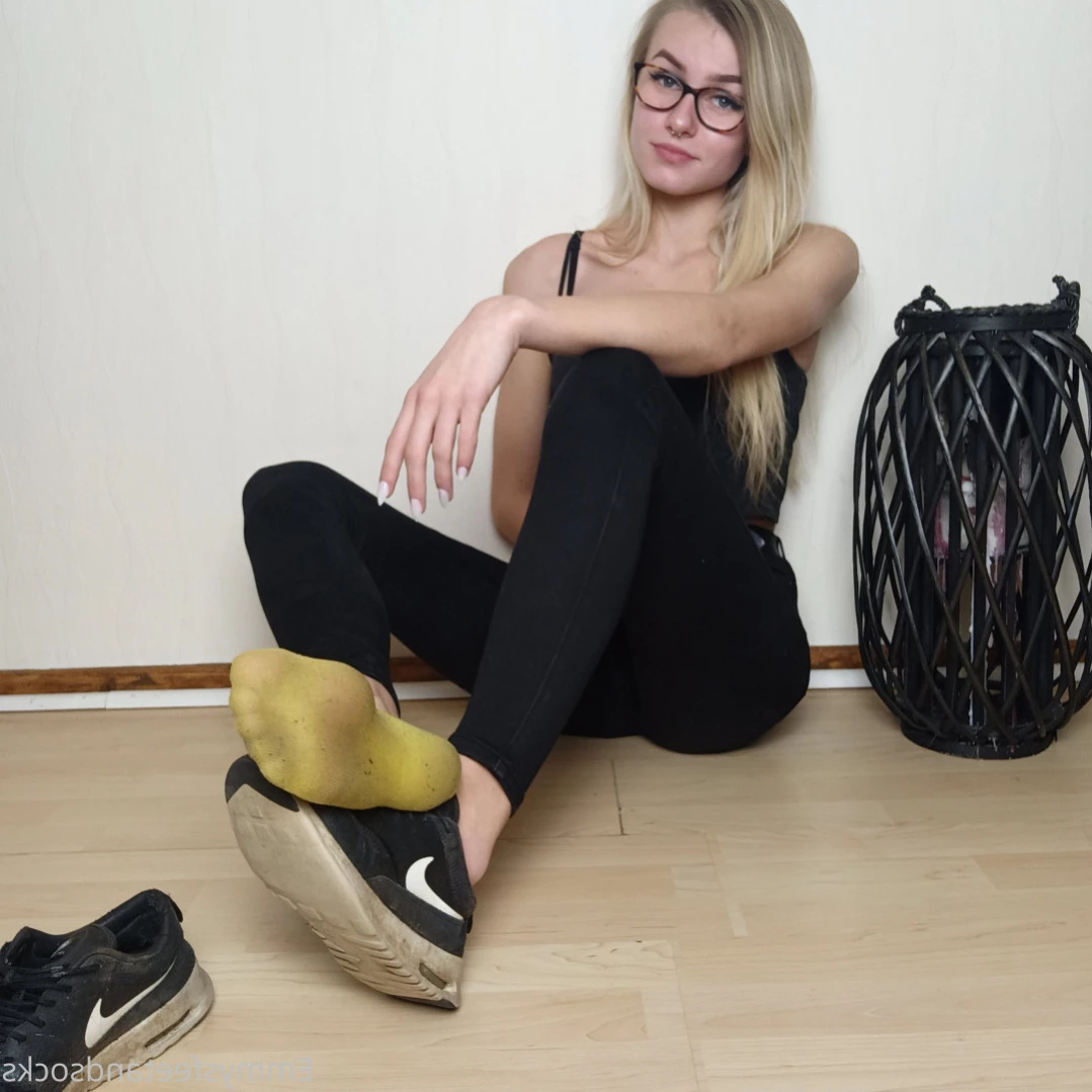 Emmysfeetandsocks [ emmyfeetandsocks ] Onlyfans leaked photo 15514740 on Hotleaks.tv
