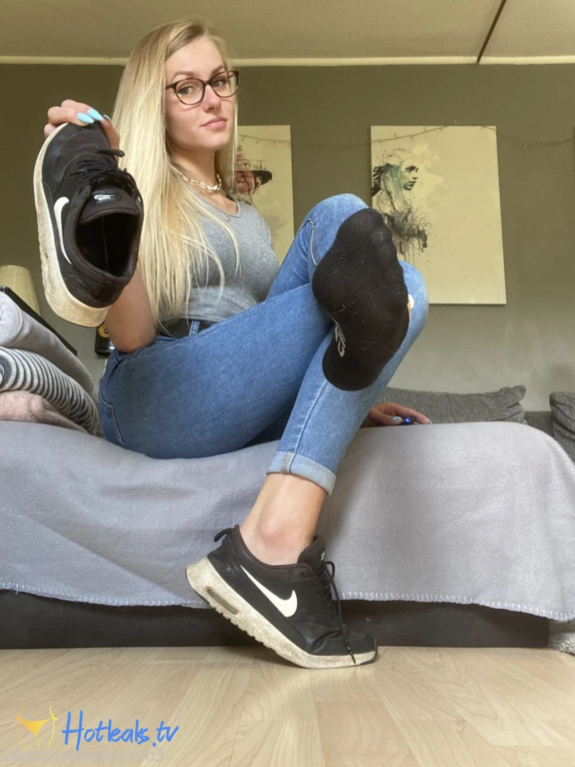 Emmysfeetandsocks [ emmyfeetandsocks ] Onlyfans leaked photo 15571927 on Hotleaks.tv