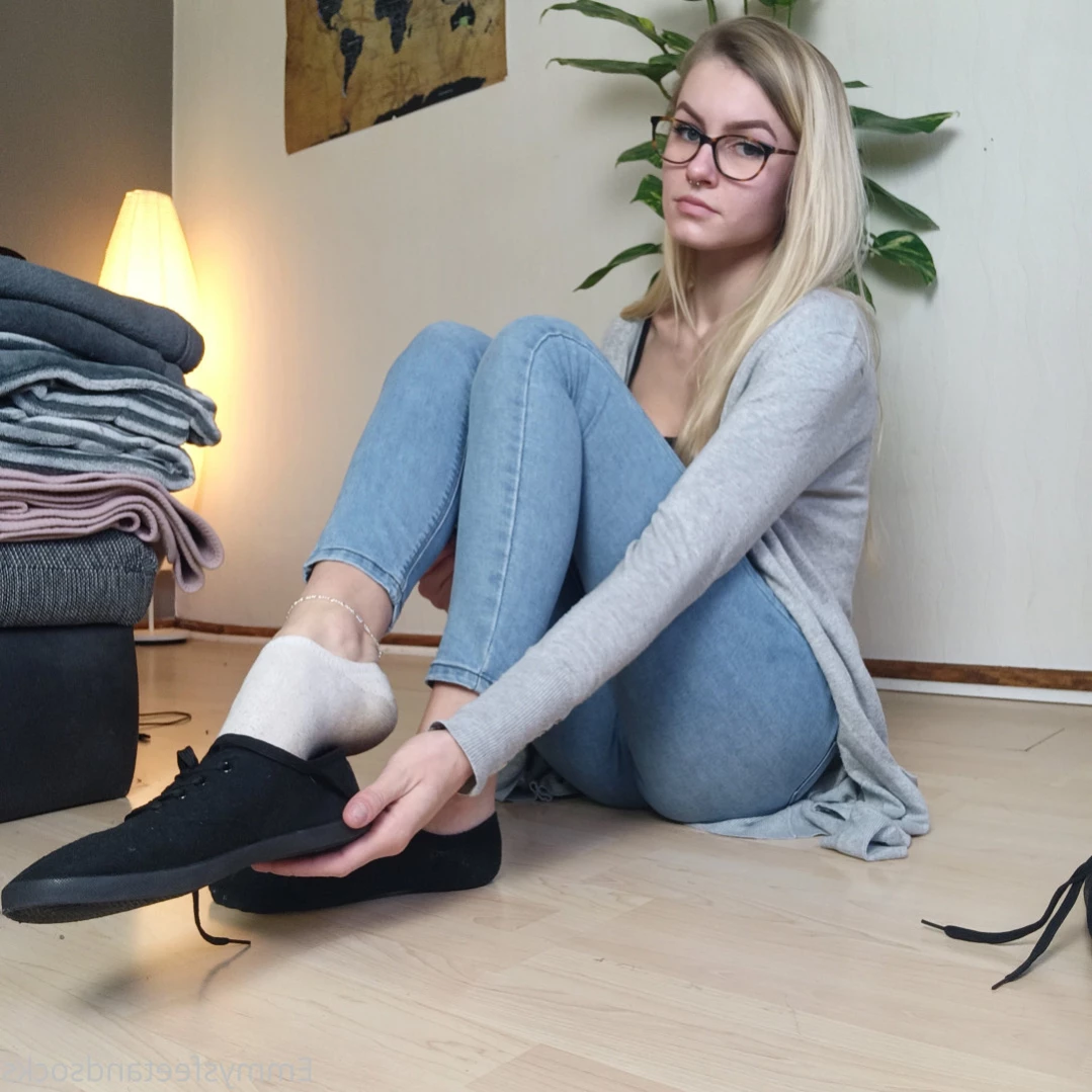 Emmysfeetandsocks [ emmyfeetandsocks ] Onlyfans leaked photo 15633670 on Hotleaks.tv