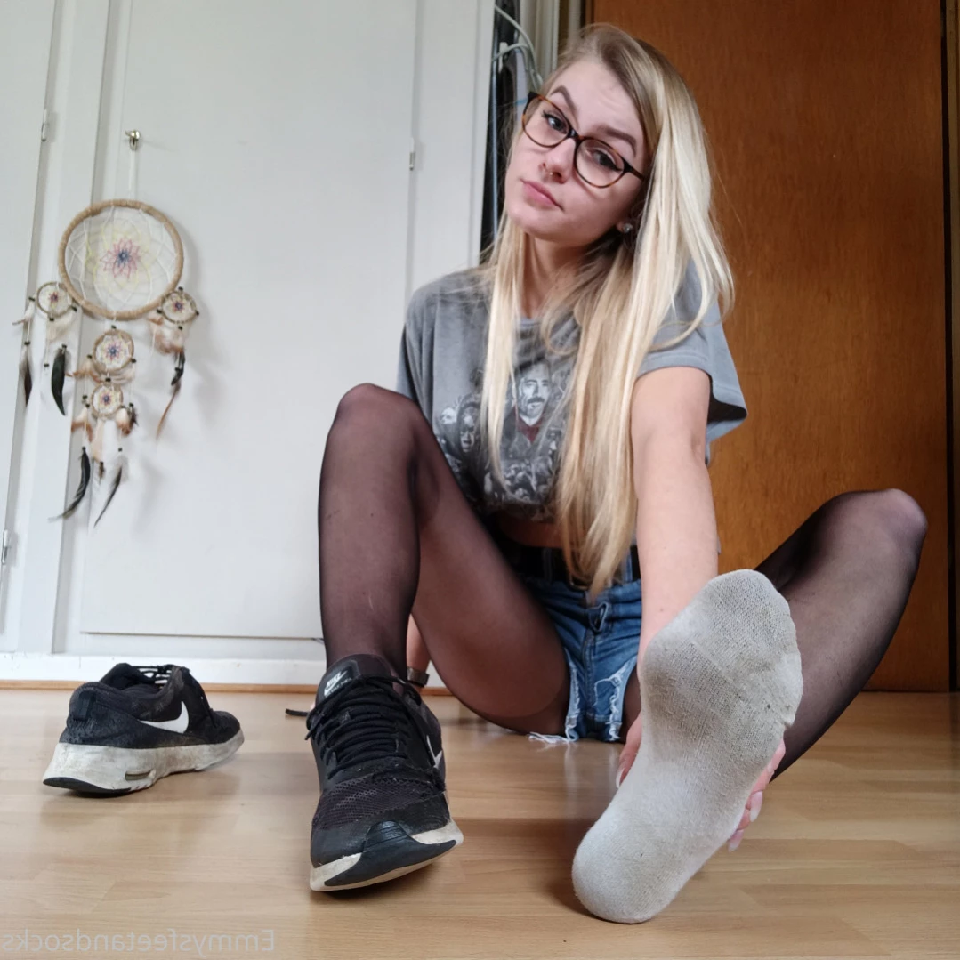 Emmysfeetandsocks [ emmyfeetandsocks ] Onlyfans leaked photo 15814351 on Hotleaks.tv