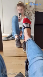 Emmysfeetandsocks [ emmyfeetandsocks ] Onlyfans leaked video 15941365 on Hotleaks.tv