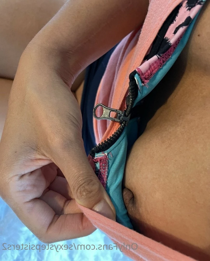 𝟮 𝗡𝗔𝗞𝗘𝗗 𝗦𝗜𝗦𝗧𝗘𝗥𝗦 👭 [ sexystepsisters2 ] Onlyfans leaked photo 2759542 on Hotleaks.tv