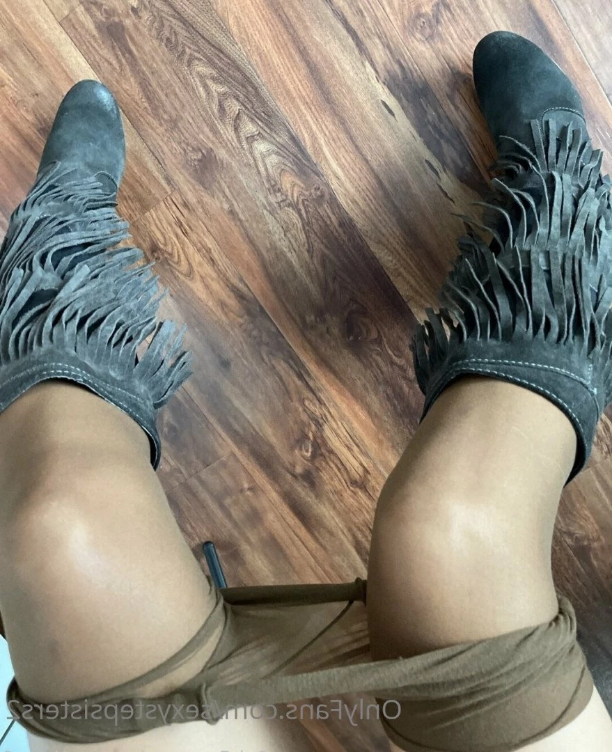 𝟮 𝗡𝗔𝗞𝗘𝗗 𝗦𝗜𝗦𝗧𝗘𝗥𝗦 👭 [ sexystepsisters2 ] Onlyfans leaked photo 2761121 on Hotleaks.tv
