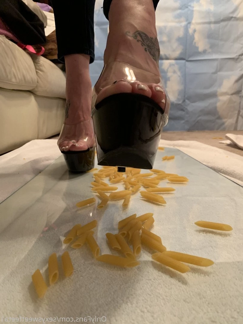 sexysweetfeetana [ sexysweetfeeta1 ] Onlyfans leaked photo 2721332 on Hotleaks.tv