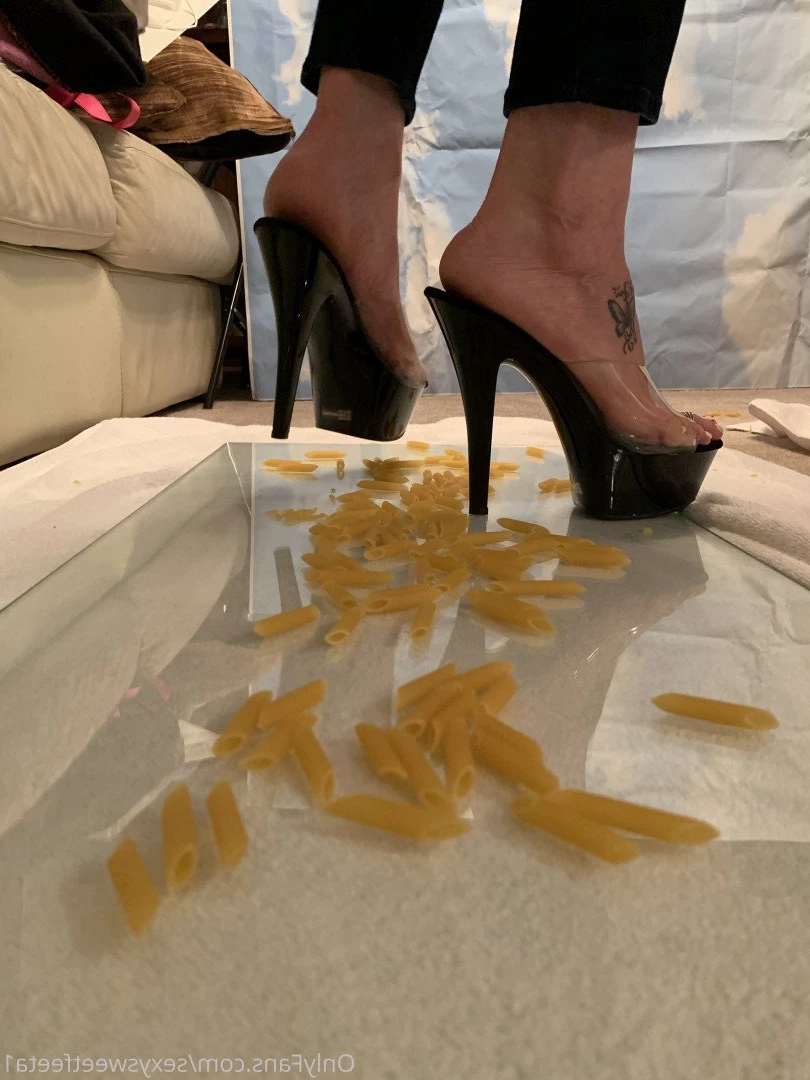 sexysweetfeetana [ sexysweetfeeta1 ] Onlyfans leaked photo 2721916 on Hotleaks.tv
