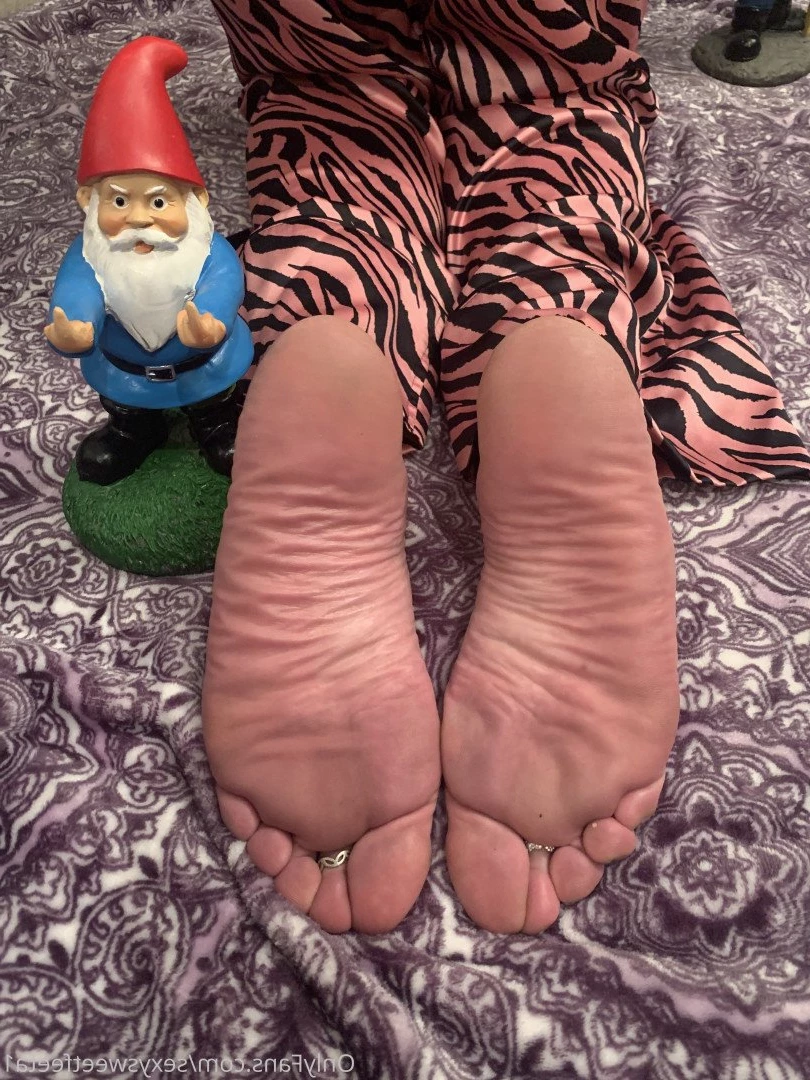 sexysweetfeetana [ sexysweetfeeta1 ] Onlyfans leaked photo 2722474 on Hotleaks.tv