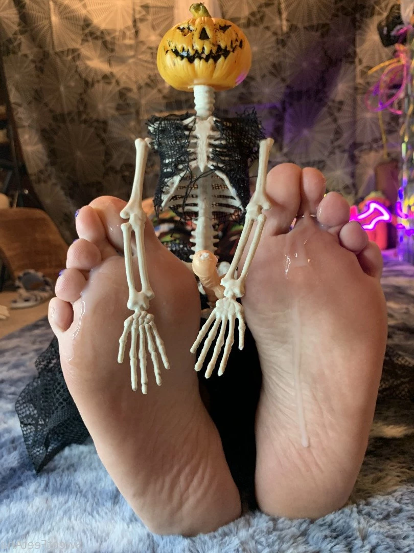 sexysweetfeetana [ sexysweetfeeta1 ] Onlyfans leaked photo 2723043 on Hotleaks.tv
