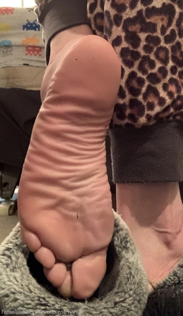 sexysweetfeetana [ sexysweetfeeta1 ] Onlyfans leaked photo 2726371 on Hotleaks.tv