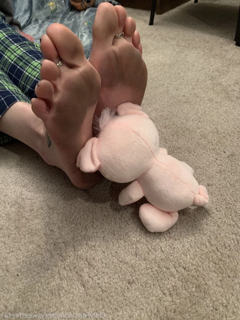 sexysweetfeetana [ sexysweetfeeta1 ] Onlyfans leaked photo 2728556 on Hotleaks.tv