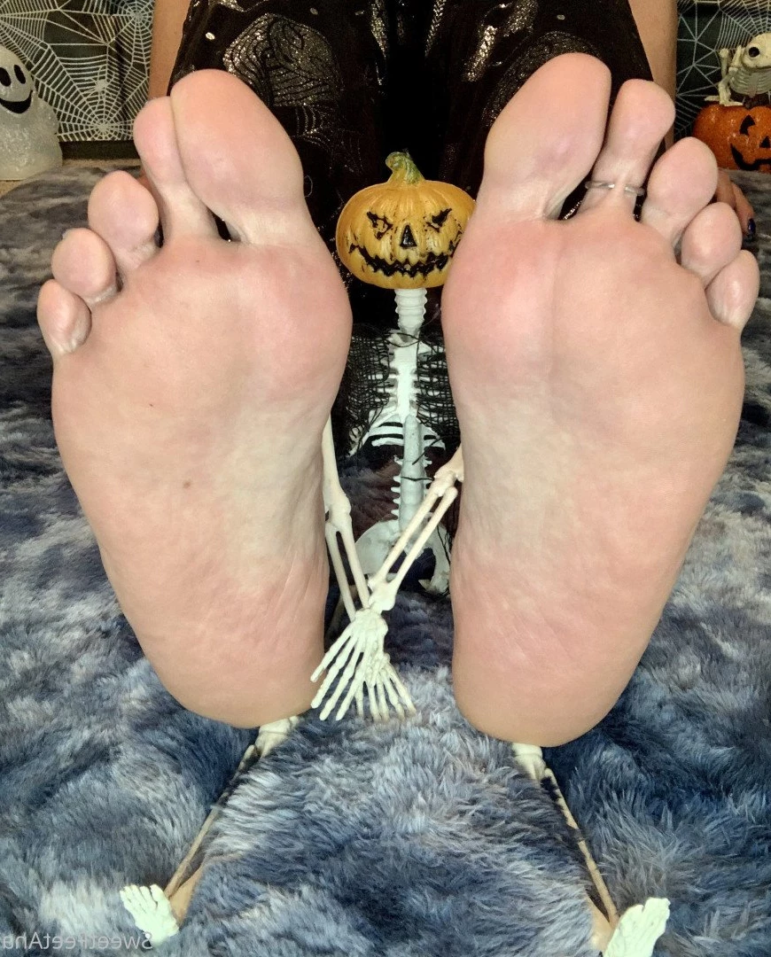 sexysweetfeetana [ sexysweetfeeta1 ] Onlyfans leaked photo 2729004 on Hotleaks.tv