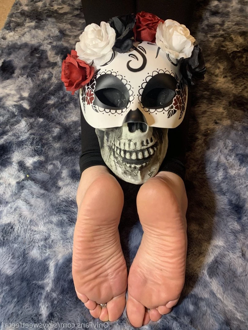 sexysweetfeetana [ sexysweetfeeta1 ] Onlyfans leaked photo 2730070 on Hotleaks.tv