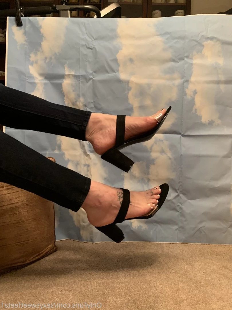 sexysweetfeetana [ sexysweetfeeta1 ] Onlyfans leaked photo 2730742 on Hotleaks.tv