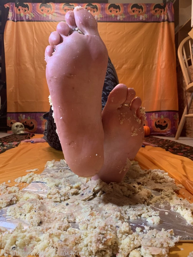 sexysweetfeetana [ sexysweetfeeta1 ] Onlyfans leaked photo 2730948 on Hotleaks.tv