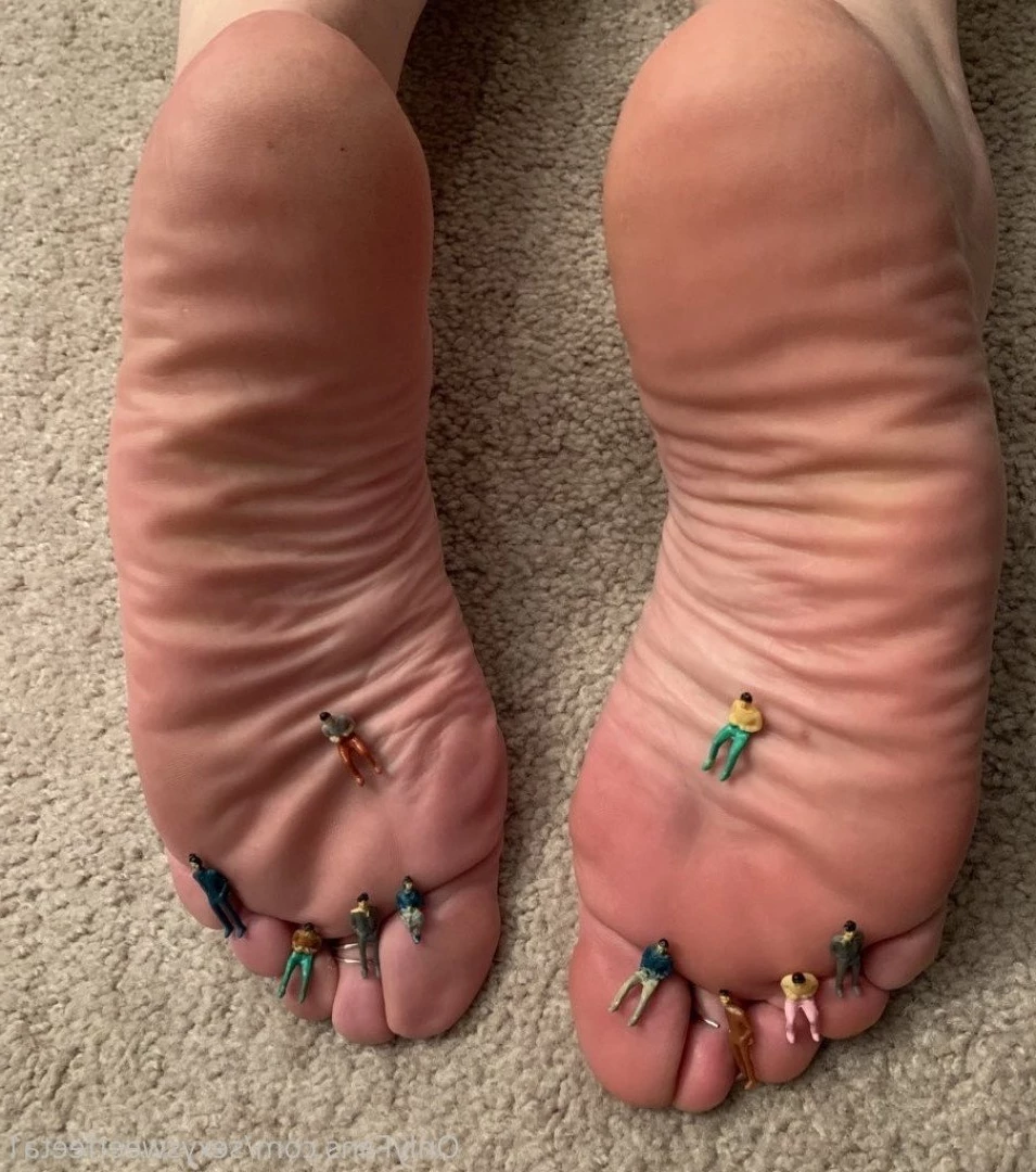 sexysweetfeetana [ sexysweetfeeta1 ] Onlyfans leaked photo 2735106 on Hotleaks.tv