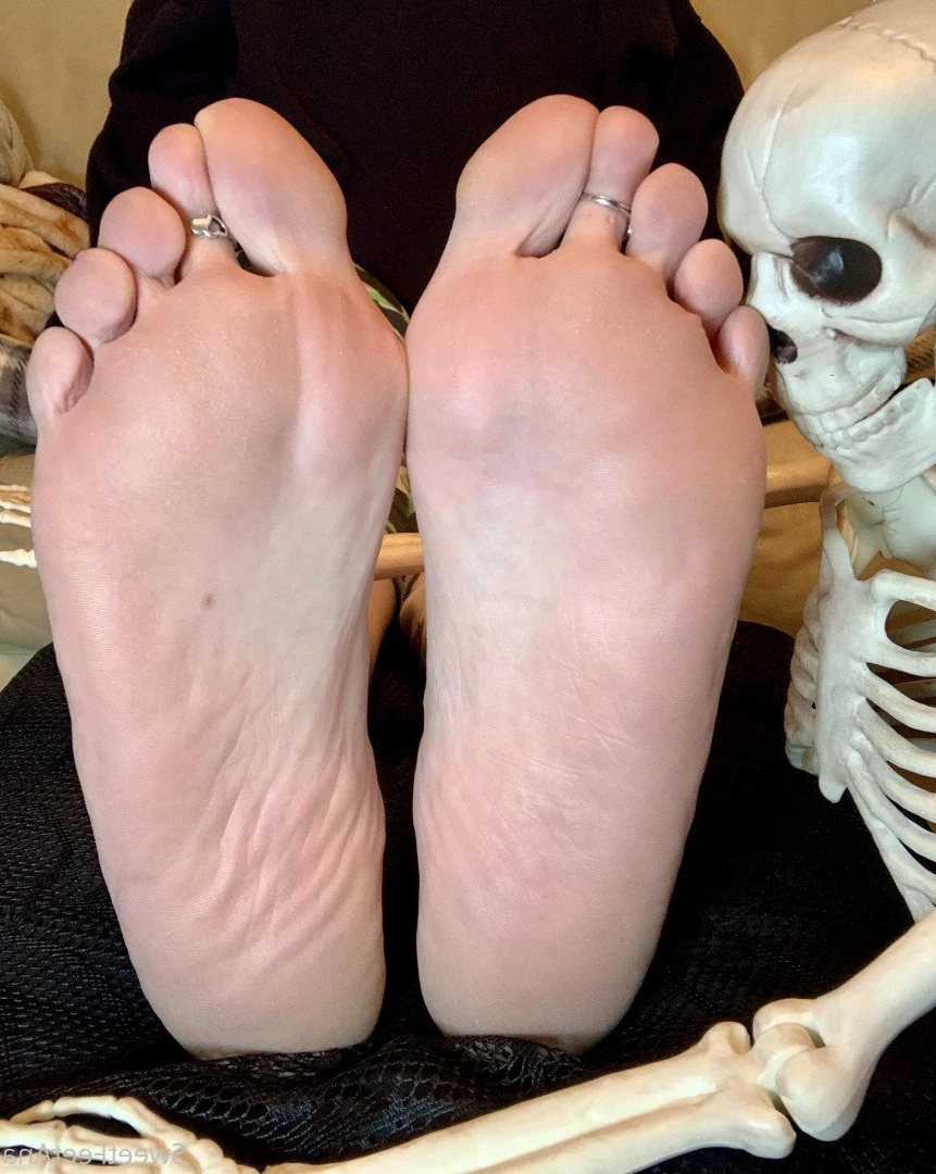 sexysweetfeetana [ sexysweetfeeta1 ] Onlyfans leaked photo 2741449 on Hotleaks.tv