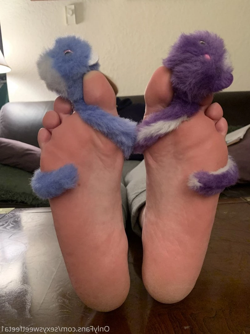 sexysweetfeetana [ sexysweetfeeta1 ] Onlyfans leaked photo 2743239 on Hotleaks.tv