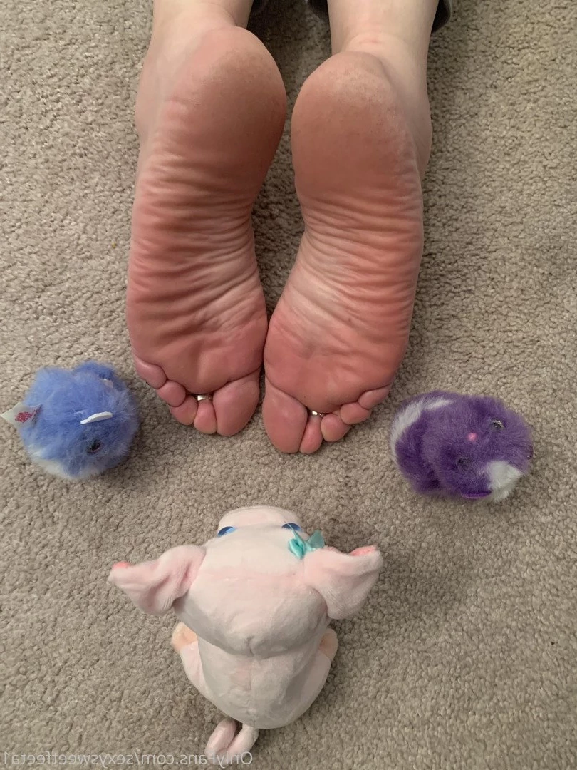 sexysweetfeetana [ sexysweetfeeta1 ] Onlyfans leaked photo 2744059 on Hotleaks.tv