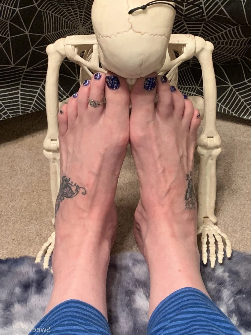 sexysweetfeetana [ sexysweetfeeta1 ] Onlyfans leaked photo 2744516 on Hotleaks.tv