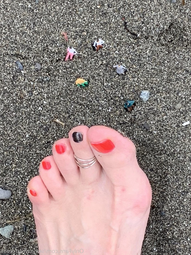sexysweetfeetana [ sexysweetfeeta1 ] Onlyfans leaked photo 2749191 on Hotleaks.tv