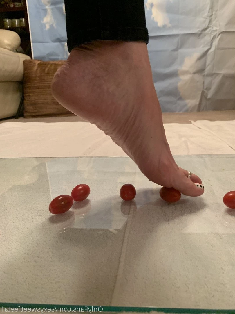 sexysweetfeetana [ sexysweetfeeta1 ] Onlyfans leaked photo 2752079 on Hotleaks.tv