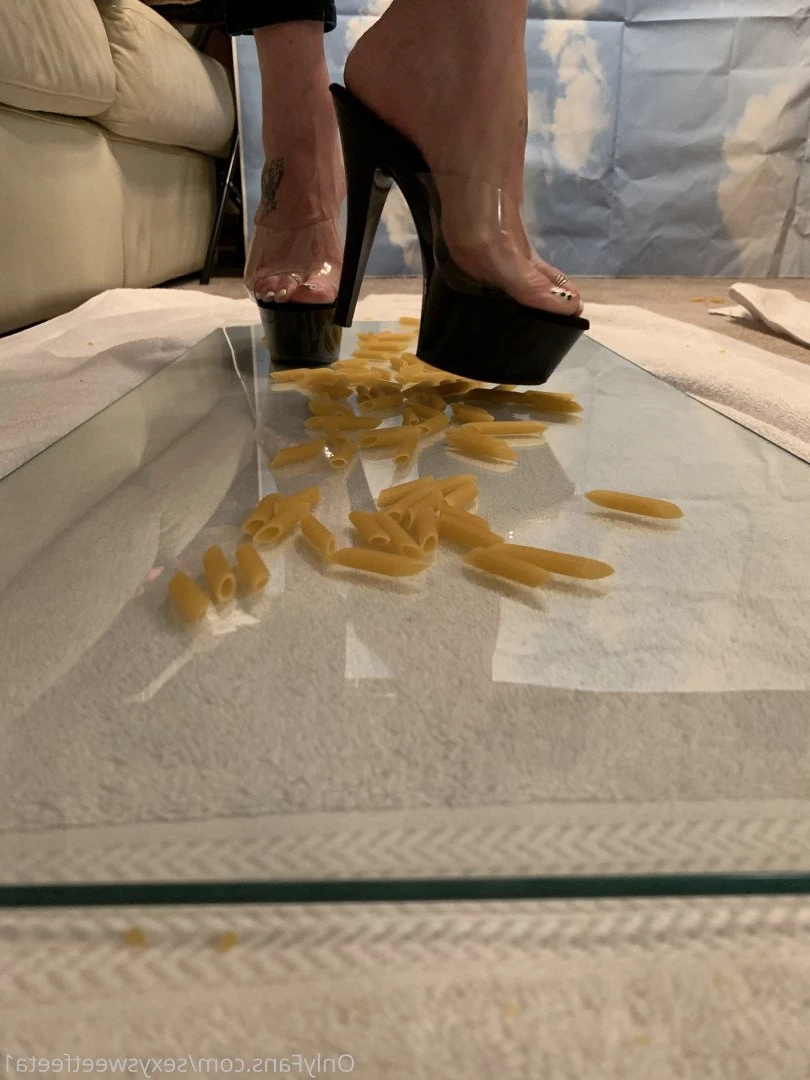 sexysweetfeetana [ sexysweetfeeta1 ] Onlyfans leaked photo 2754774 on Hotleaks.tv