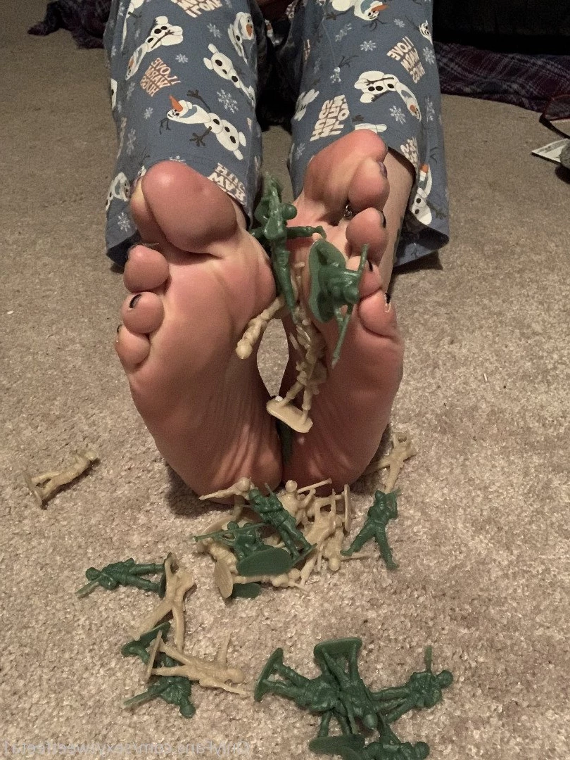 sexysweetfeetana [ sexysweetfeeta1 ] Onlyfans leaked photo 2764947 on Hotleaks.tv