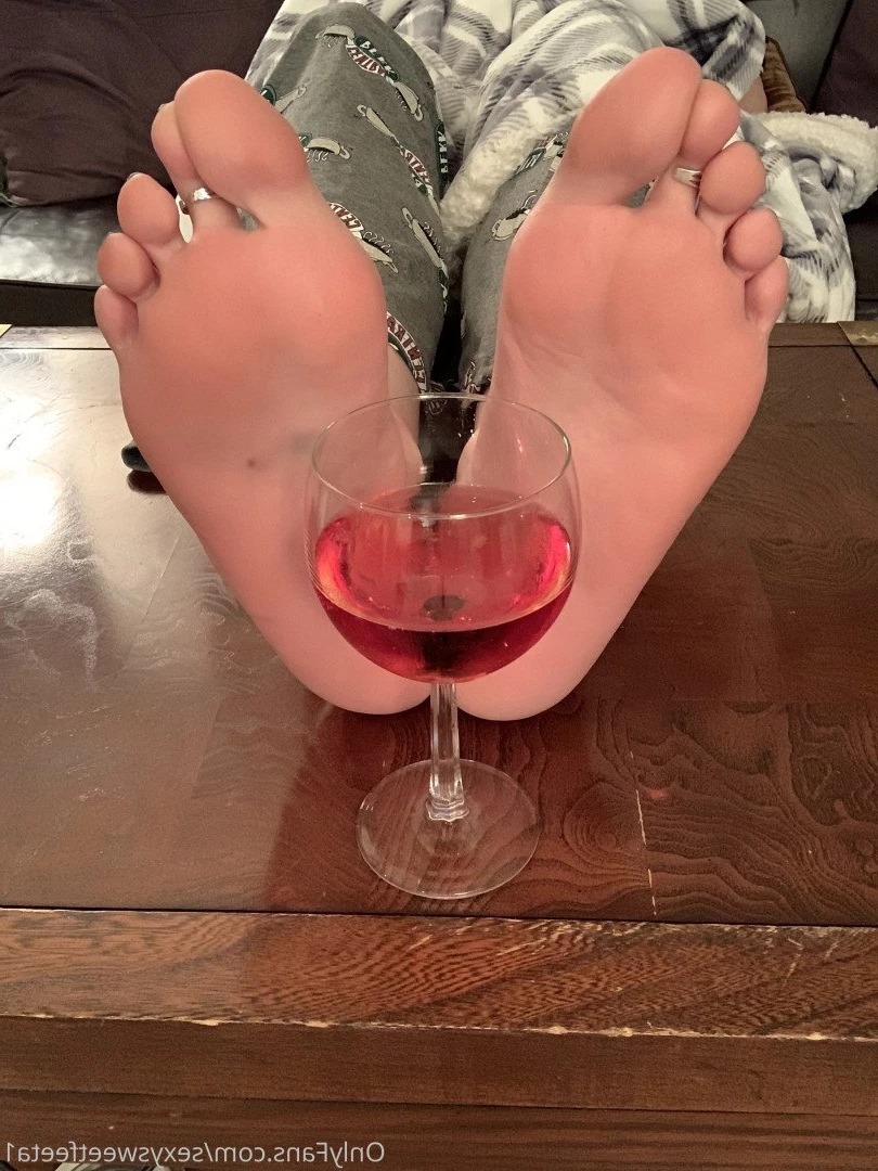 sexysweetfeetana [ sexysweetfeeta1 ] Onlyfans leaked photo 2770506 on Hotleaks.tv