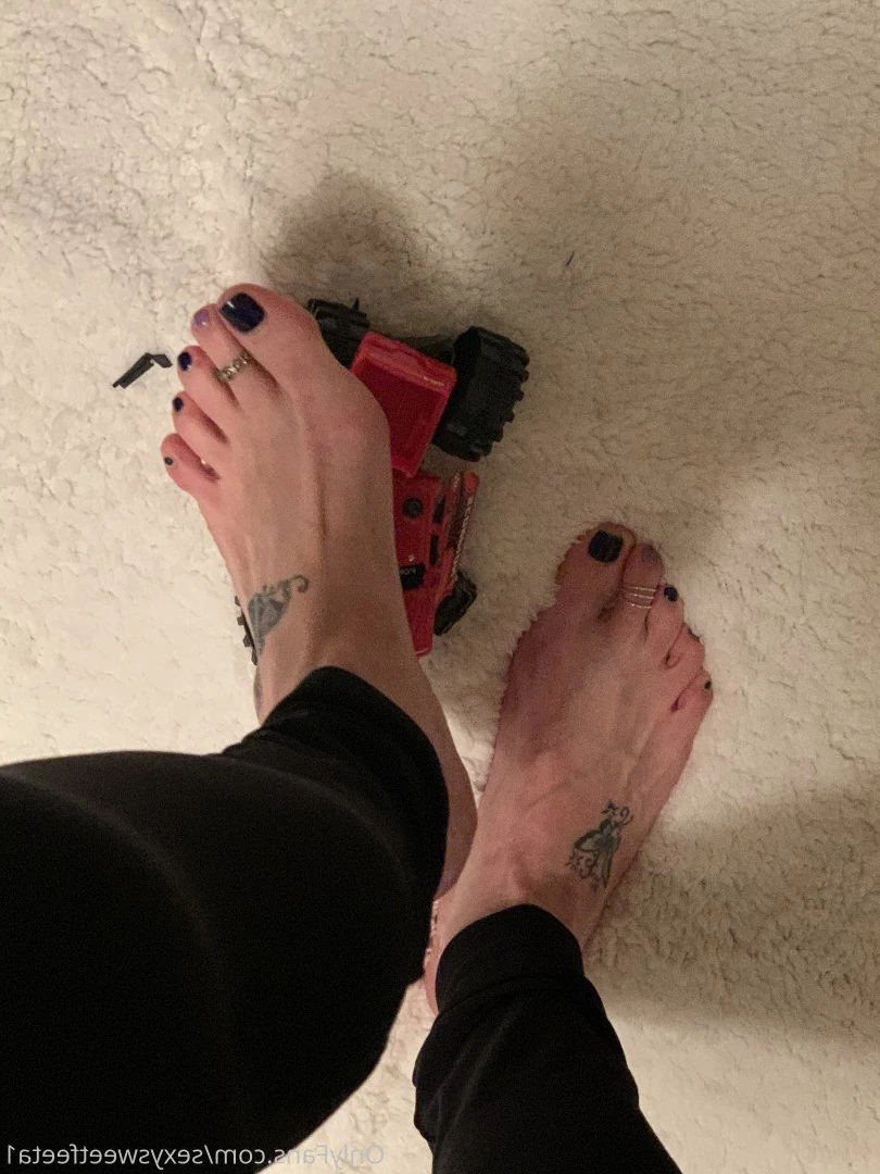 sexysweetfeetana [ sexysweetfeeta1 ] Onlyfans leaked photo 2772642 on Hotleaks.tv