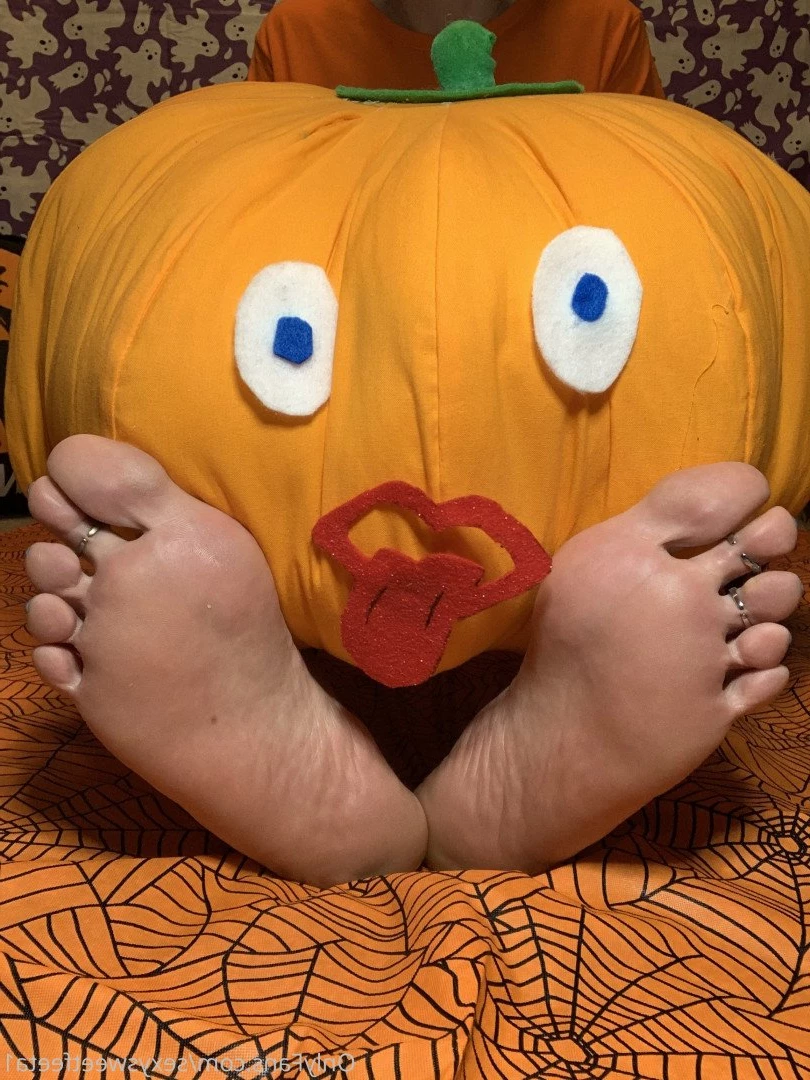 sexysweetfeetana [ sexysweetfeeta1 ] Onlyfans leaked photo 2773583 on Hotleaks.tv