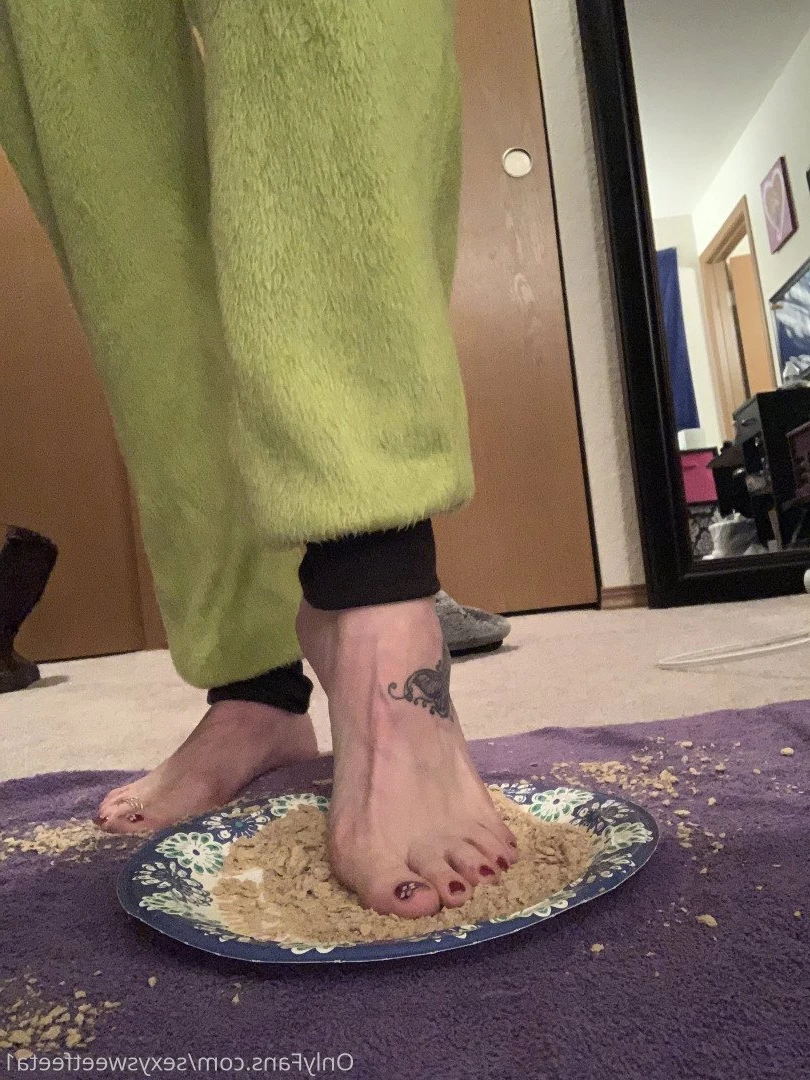 sexysweetfeetana [ sexysweetfeeta1 ] Onlyfans leaked photo 2773848 on Hotleaks.tv