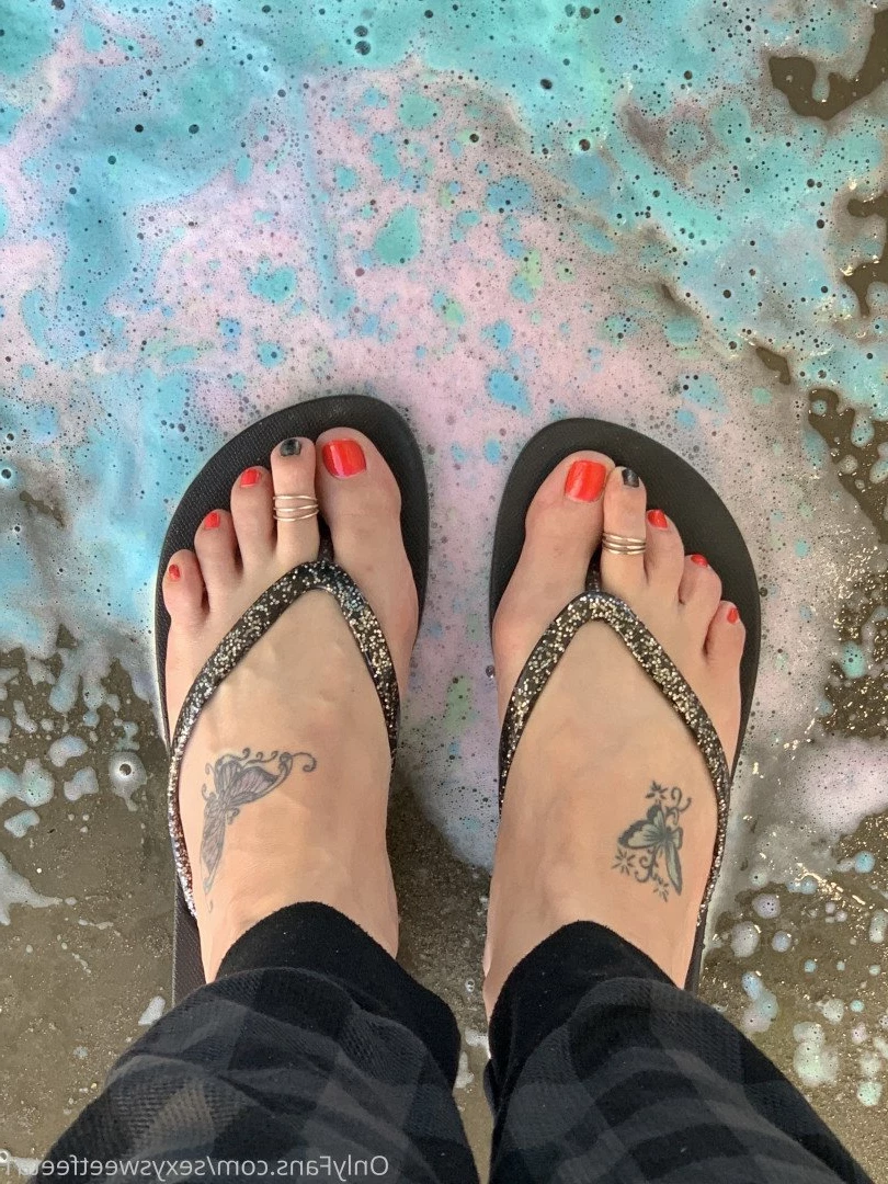 sexysweetfeetana [ sexysweetfeeta1 ] Onlyfans leaked photo 2774067 on Hotleaks.tv